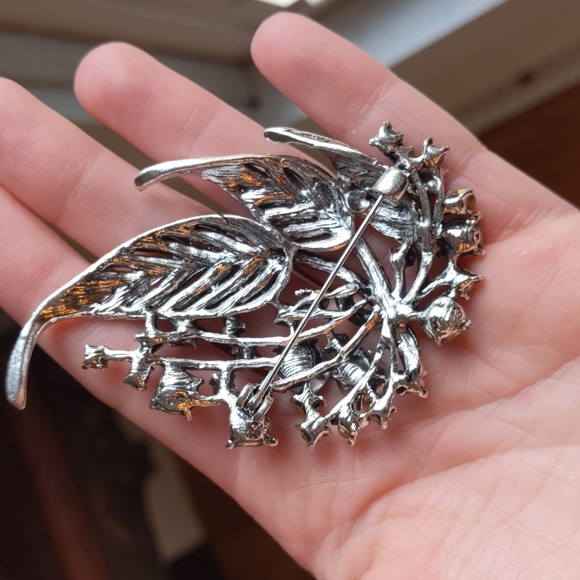 Emerald Green Statement Brooch - Picture 3 of 5